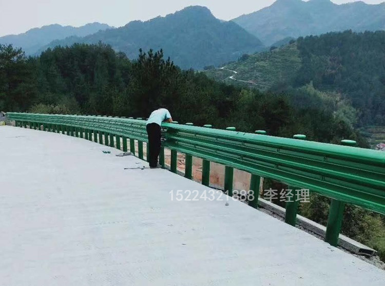 波形护栏施工案例